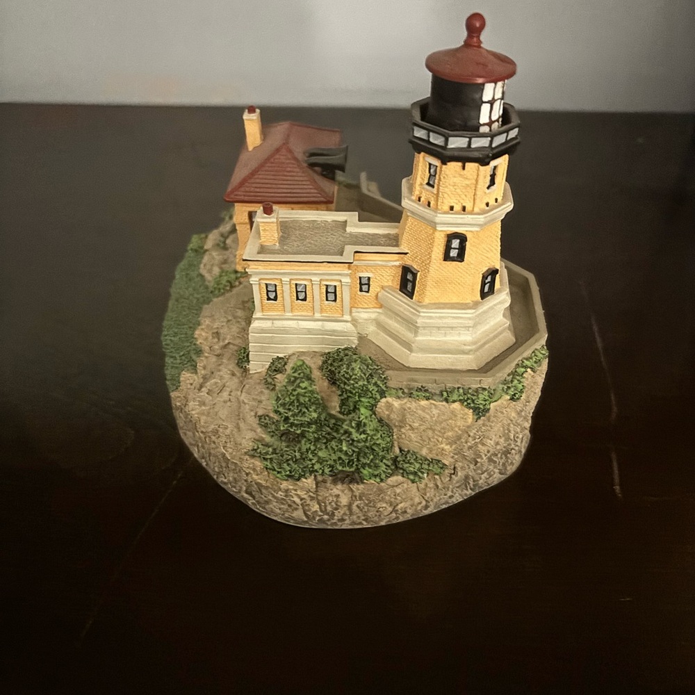 Danbury Mint Split Rock Minnesota Lighthouse Sculpture - Historic American